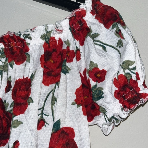 Crop shirt with roses - EUC!! $12 - Picture 3 of 5